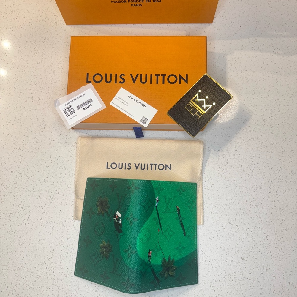 LOUIS VUITTON GOLF PASSPORT COVER - Picture 4 of 9